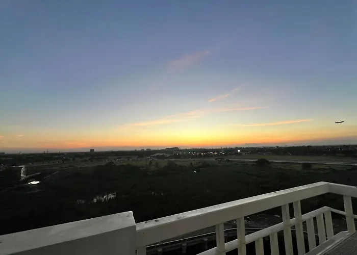Re Lux Staycation, Near Naia
