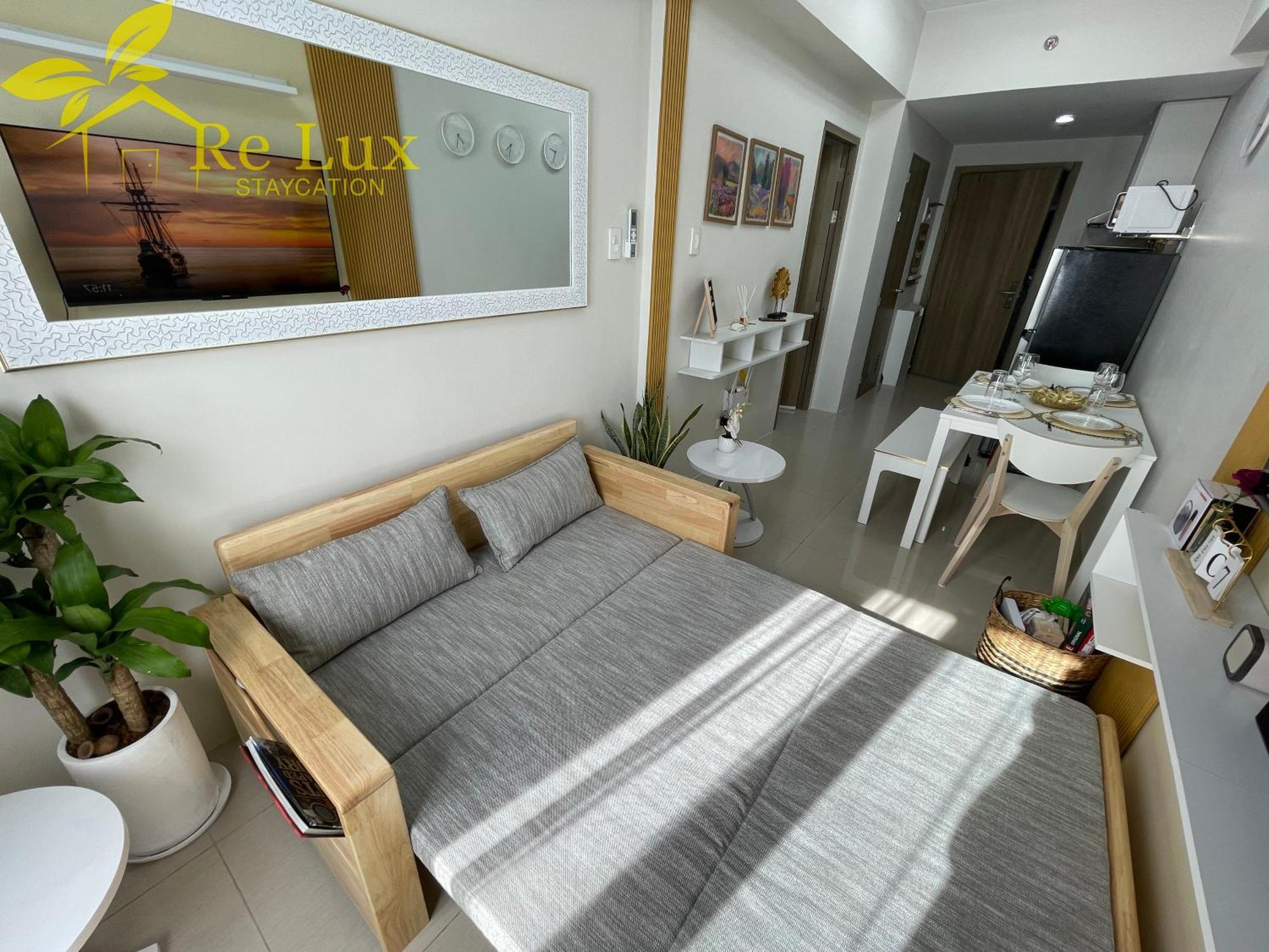 Apartment Re Lux Staycation, Near Naia